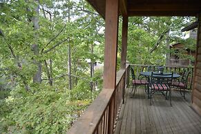 Forest view, log-sided two bedroom, two bath condo on Lake Ouachita. b