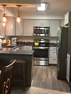 Forest view, log-sided two bedroom, two bath condo on Lake Ouachita. b