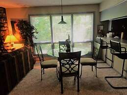 Forest view two bedroom, two bath condo on Lake Ouachita, steps away f