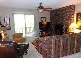 Forest view two bedroom, two bath condo on Lake Ouachita, steps away f