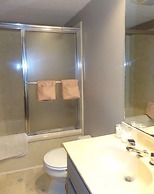 Forest view two bedroom, two bath condo on Lake Ouachita, steps away f