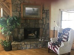Lake view two bedroom, two bath Harbor North luxuryloft cottage with p