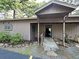 Mountain Harbor Lodge cottage on Lake Ouachita by RedAwning