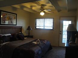 Mountain Harbor Lodge cottage on Lake Ouachita by RedAwning