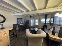 Mountain Harbor Lodge cottage on Lake Ouachita by RedAwning