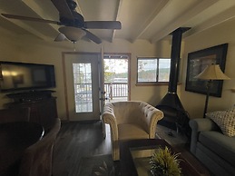 Mountain Harbor Lodge cottage on Lake Ouachita by RedAwning
