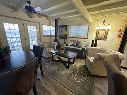 Mountain Harbor Lodge cottage on Lake Ouachita by RedAwning