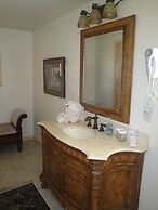 Mountain Harbor Lodge cottage on Lake Ouachita by RedAwning