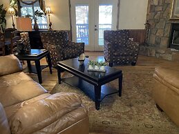 Lake view three bedroom, three bath Harbor North luxury cottage with p