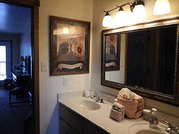 Lake view three bedroom, three bath Harbor North luxury cottage with p