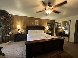 Lake view three bedroom, three bath Harbor North luxury cottage with p