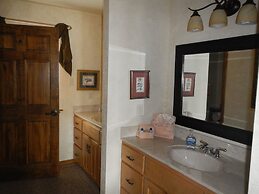 Lake view three bedroom, three bath Harbor North luxury cottage with p