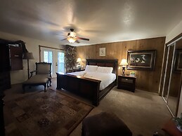 Lake view three bedroom, three bath Harbor North luxury cottage with p