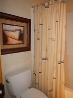 Lake view three bedroom, three bath Harbor North luxury cottage with p