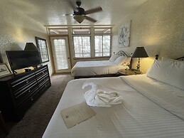 Mountain Harbor Lodge cottage on Lake Ouachita by RedAwning