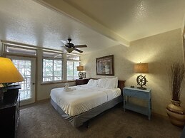 Mountain Harbor Lodge cottage on Lake Ouachita by RedAwning