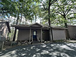 Mountain Harbor Lodge cottage on Lake Ouachita by RedAwning