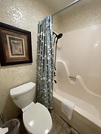 Mountain Harbor Lodge cottage on Lake Ouachita by RedAwning