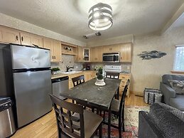 Mountain Harbor Lodge cottage on Lake Ouachita by RedAwning