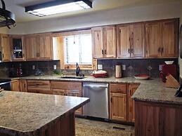 Lake view three bedroom, three bath cottage with private hot tub overl