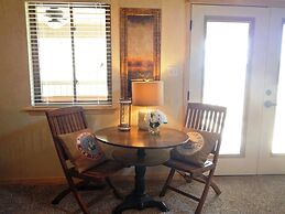 Lake view three bedroom, three bath cottage with private hot tub overl