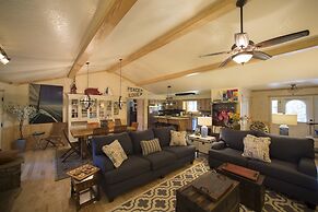 Lake view three bedroom, three bath cottage with private hot tub overl