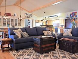 Lake view three bedroom, three bath cottage with private hot tub overl