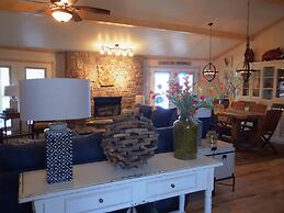 Lake view three bedroom, three bath cottage with private hot tub overl