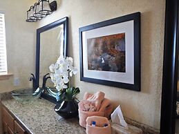 Lake view three bedroom, three bath cottage with private hot tub overl