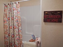 Lake view three bedroom, three bath cottage with private hot tub overl