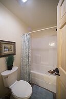 Lake view three bedroom, three bath cottage with private hot tub overl