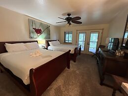 Lake view three bedroom, three bath cottage with private hot tub overl