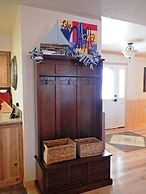 Lake view three bedroom, three bath cottage with private hot tub overl