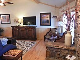 Lake view three bedroom, three bath cottage with private hot tub overl