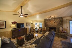 Lake view three bedroom, three bath cottage with private hot tub overl