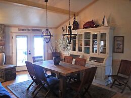 Lake view three bedroom, three bath cottage with private hot tub overl