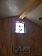 Lake view three bedroom, three bath cottage with private hot tub overl