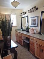 Lake view three bedroom, three bath cottage with private hot tub overl