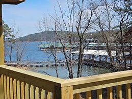 Lake view three bedroom, three bath cottage with private hot tub overl