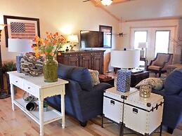 Lake view three bedroom, three bath cottage with private hot tub overl