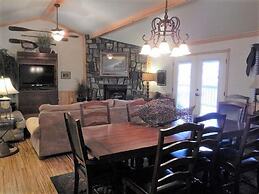 Lake view three bedroom, three bath cottage with private hot tub overl