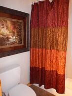 Lake view three bedroom, three bath cottage with private hot tub overl