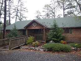 Lake view three bedroom, three bath cottage with private hot tub overl