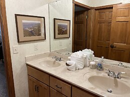 Lake view three bedroom, three bath log-sided cottage with private hot