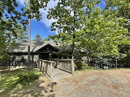Lake view three bedroom, three bath log-sided cottage with private hot