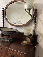 Lake view three bedroom, three bath log-sided cottage with private hot