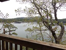 Lake view three bedroom, three bath log-sided cottage with private hot