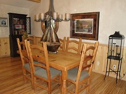 Lake view two bedroom, two bath log-sided cottage with private hot tub