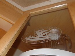 Lake view two bedroom, two bath log-sided cottage with private hot tub