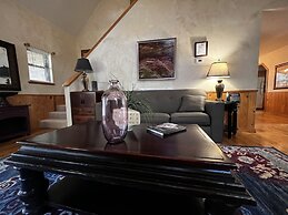 Lake view two bedroom, two bath loft, log-sided cottage with private h